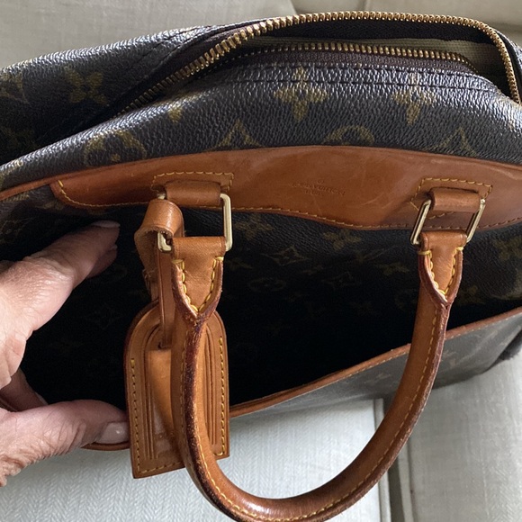 Authentic Louis Vuitton Deauville Handbag - Picture 13 of 14